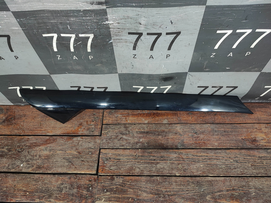 Накладка лобового стекла левая Ford Explorer 5 10-19 Б/У Оригинал BB5Z7803137AB