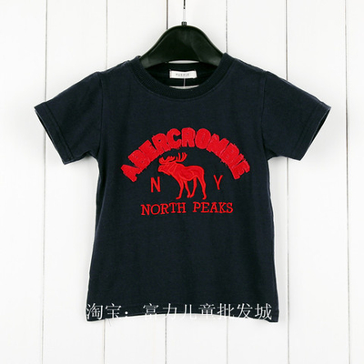 Футболка с контрастной надписью и изображением лося