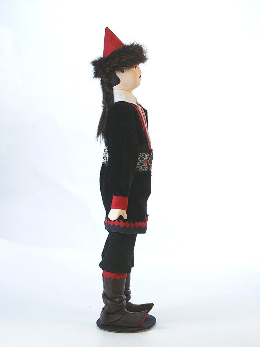 Кукла фарфоровая коллекционная Башкир