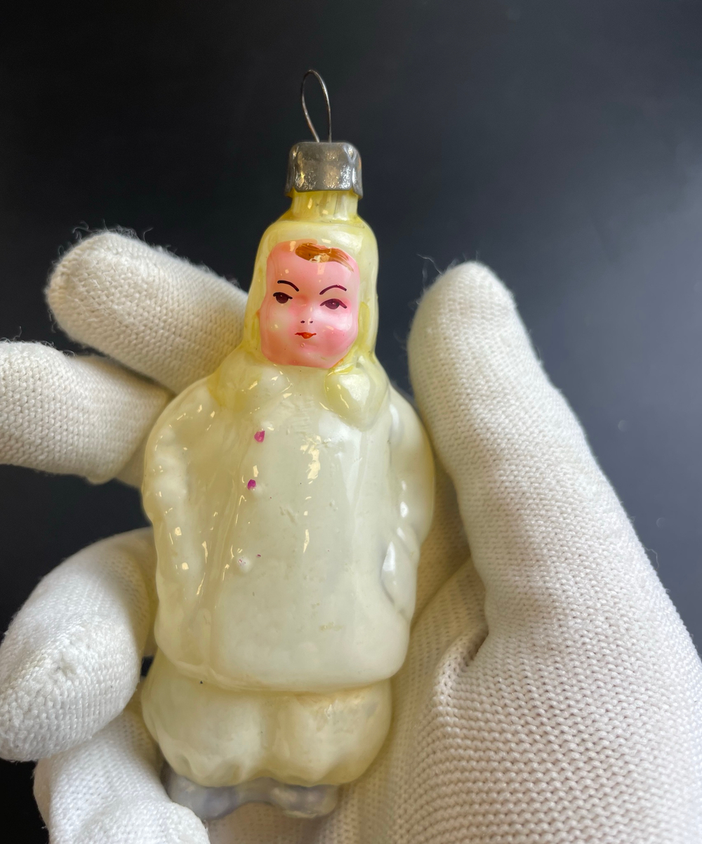 Ёлочная игрушка "Мальчик гимназист" в пальто и шапке, Советский Союз, стекло, подвесная, винтаж СССР 1940-1980 гг