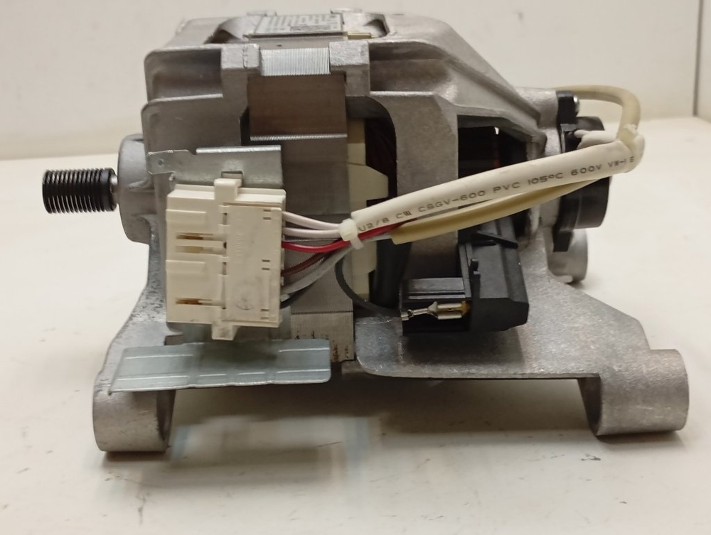 EWUC4105 кт43 Двигатель для стиральной машины Indesit 16003297200 б/у 7 контактов