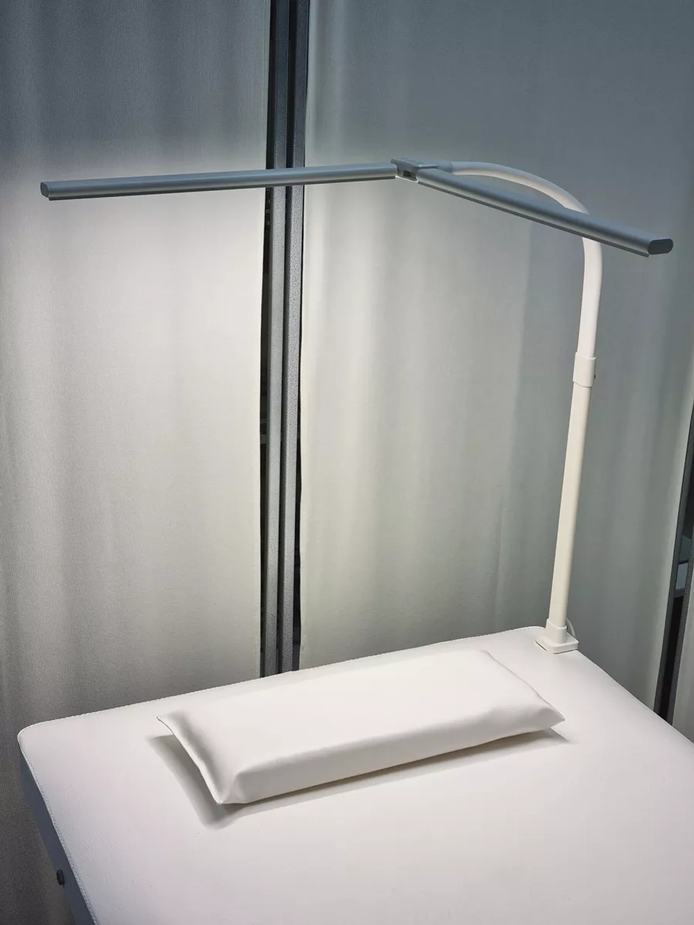 Бестеневая косметологическая лампа для наращивания ресниц