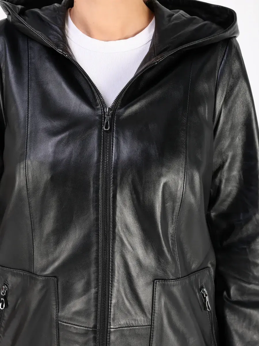 Кожаная куртка демисезонная с капюшоном