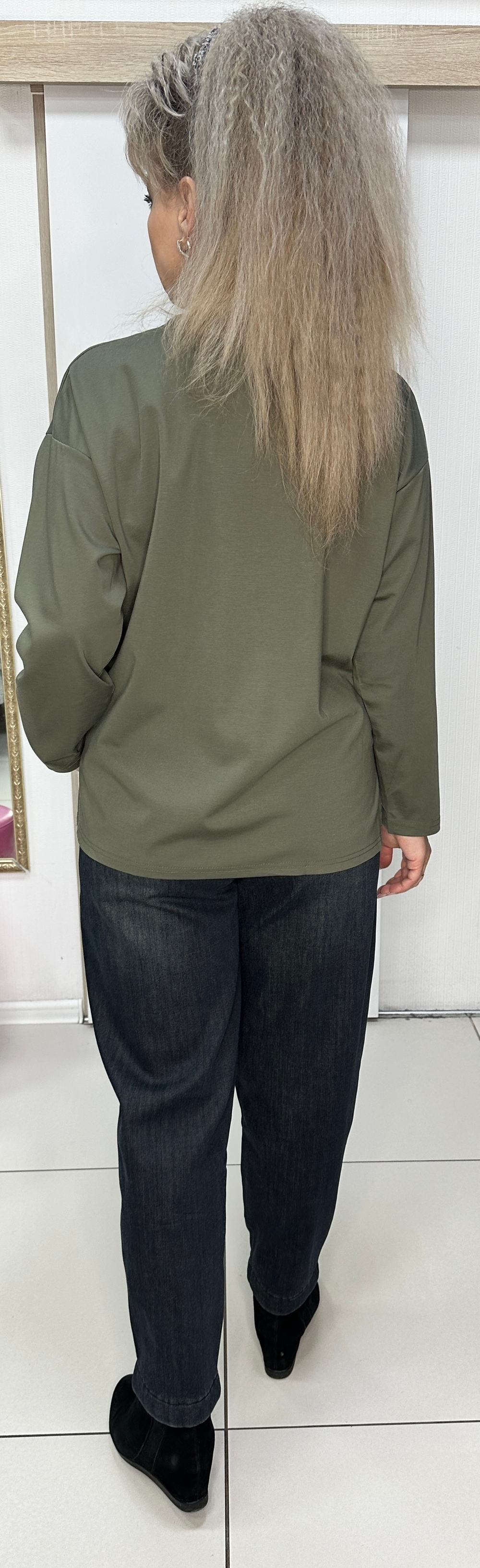 Блузон-толстовка со стразовыми перышками