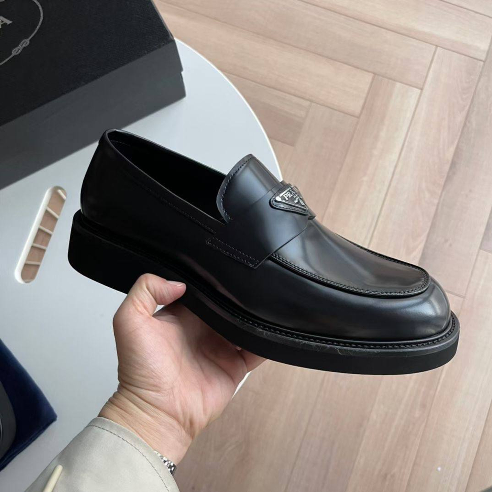 Лоферы Prada