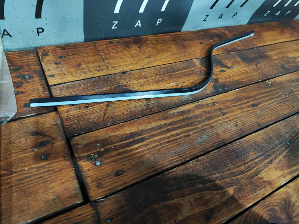 Молдинг заднего стекла правый Mazda 6 (GG) 02-08 Новое Оригинал GJ8J50612D