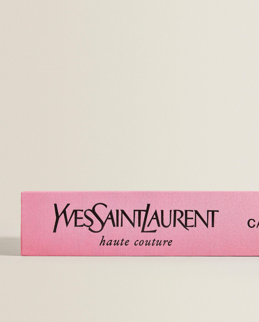 Yves Saint Laurent Catwalk. Полная коллекция подиумных образов (на английском языке)