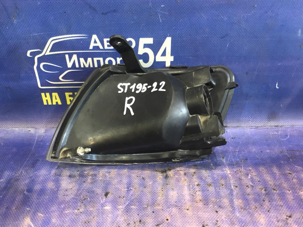 Габарит правый TOYOTA CORONA 1993