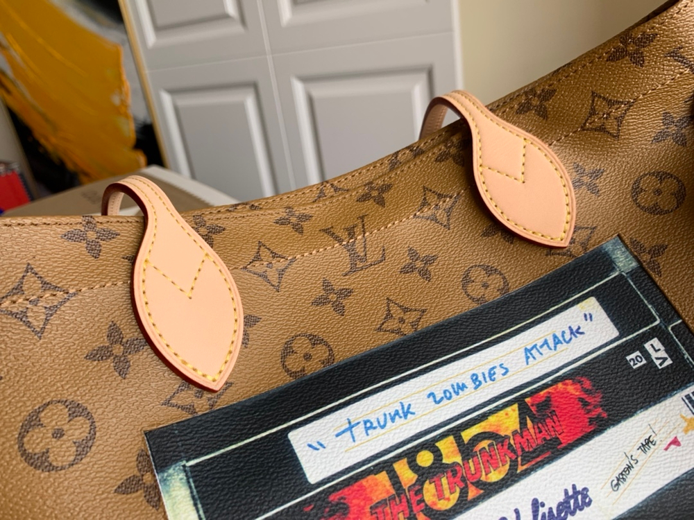 Louis Vuitton Carry It Tote
