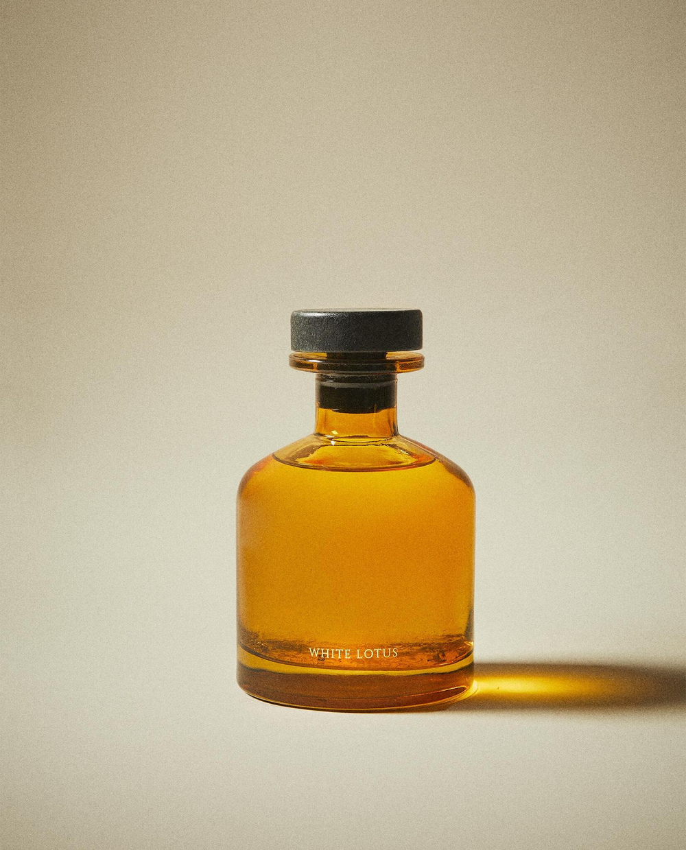 Zara Home WHITE LOTUS REED DIFFUSERS — ароматический диффузор с тростниковыми палочками, Белый Лотос, 250 мл