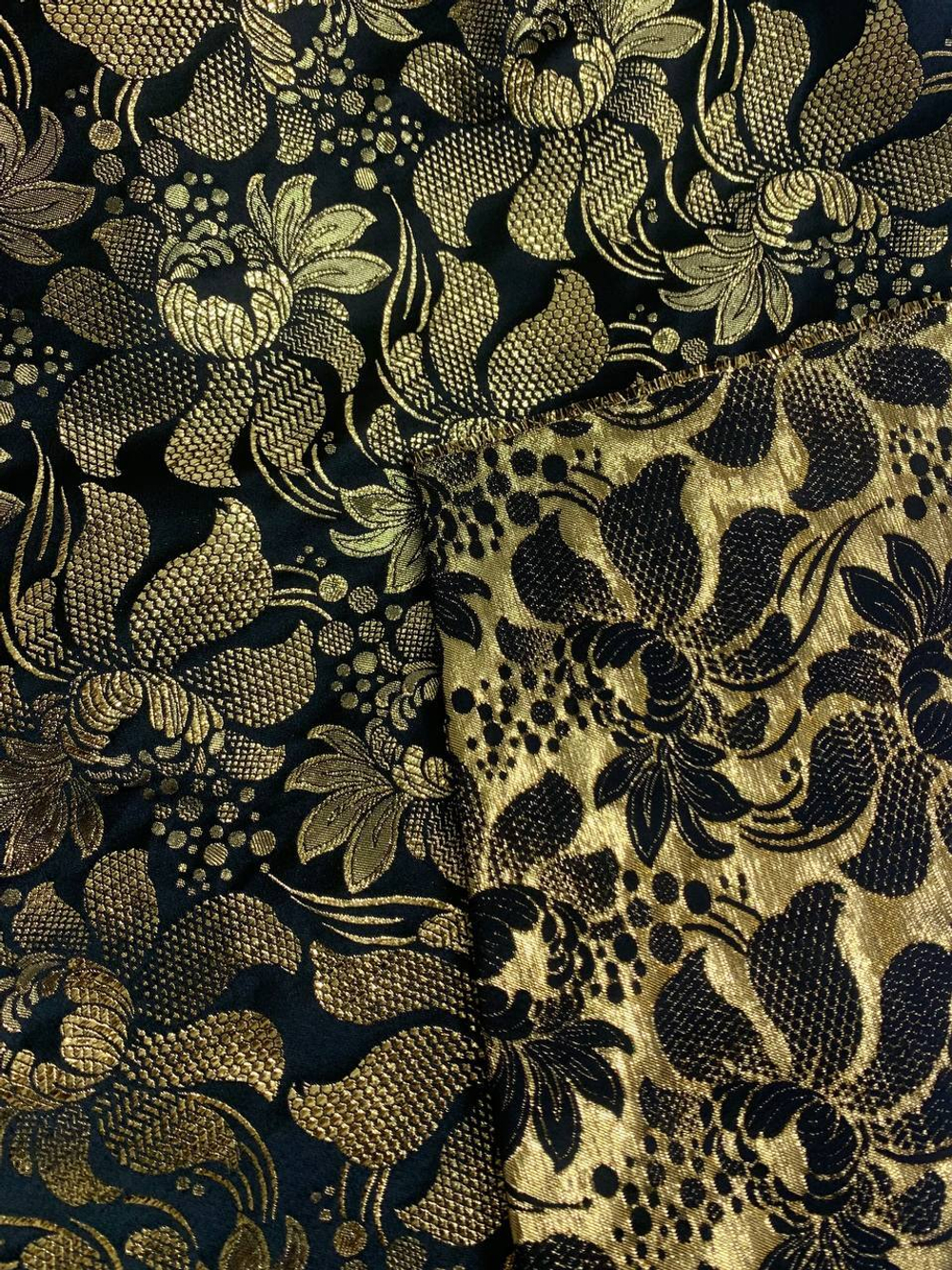 Костюмная жаккард, черный, люрекс золото LR