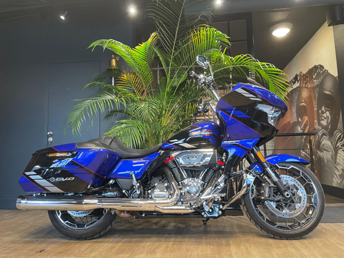 Harley-Davidson CVO Road Glide 121 (Blue Streak) 2025