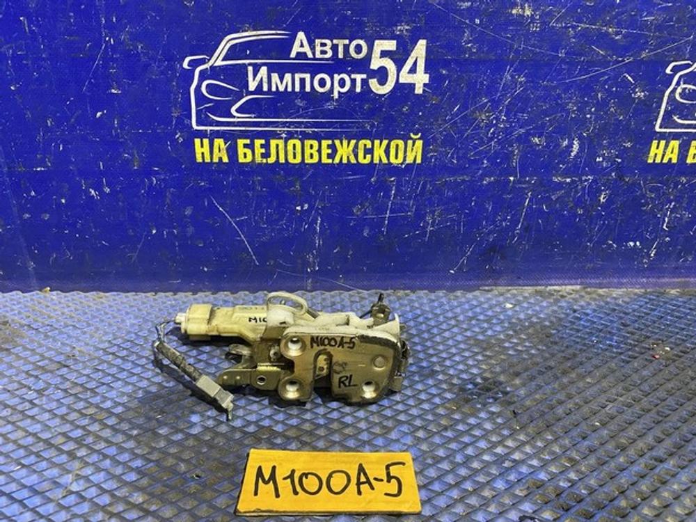 Замок двери задней левой TOYOTA DUET 1998-2000