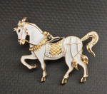 Брошка "Белая лошадь лошадка ". Женская брошь,украшение.Подарок на новый год. Символ года