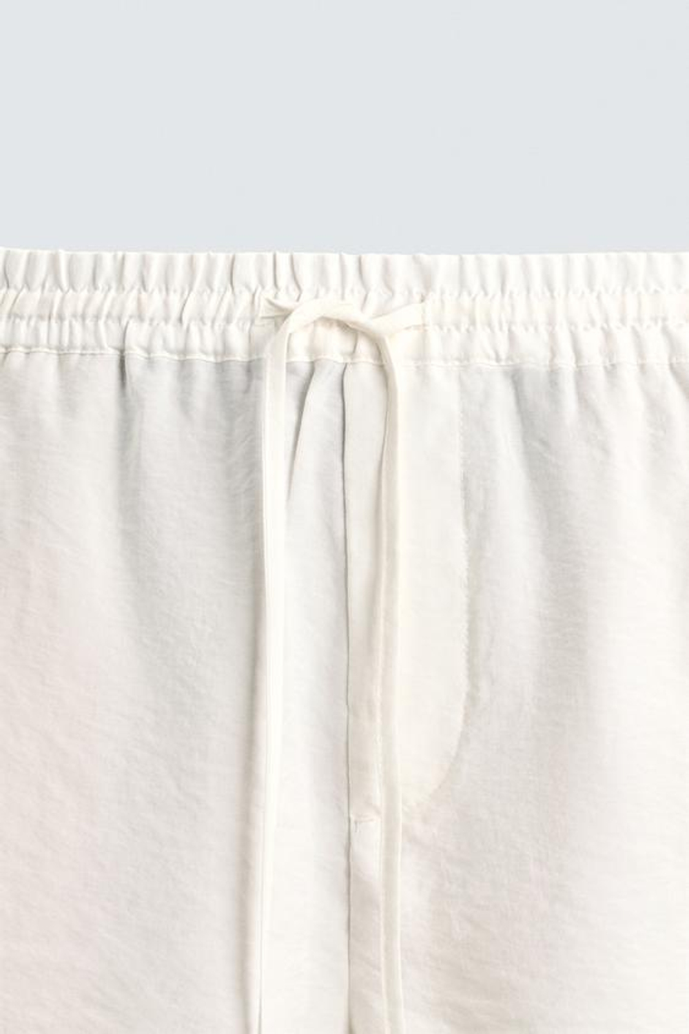ZARA ШОРТЫ RELAXED FIT ИЗ СТРУЯЩЕЙСЯ ТКАНИ, ЖЕЛТОВАТО-БЕЛЫЙ