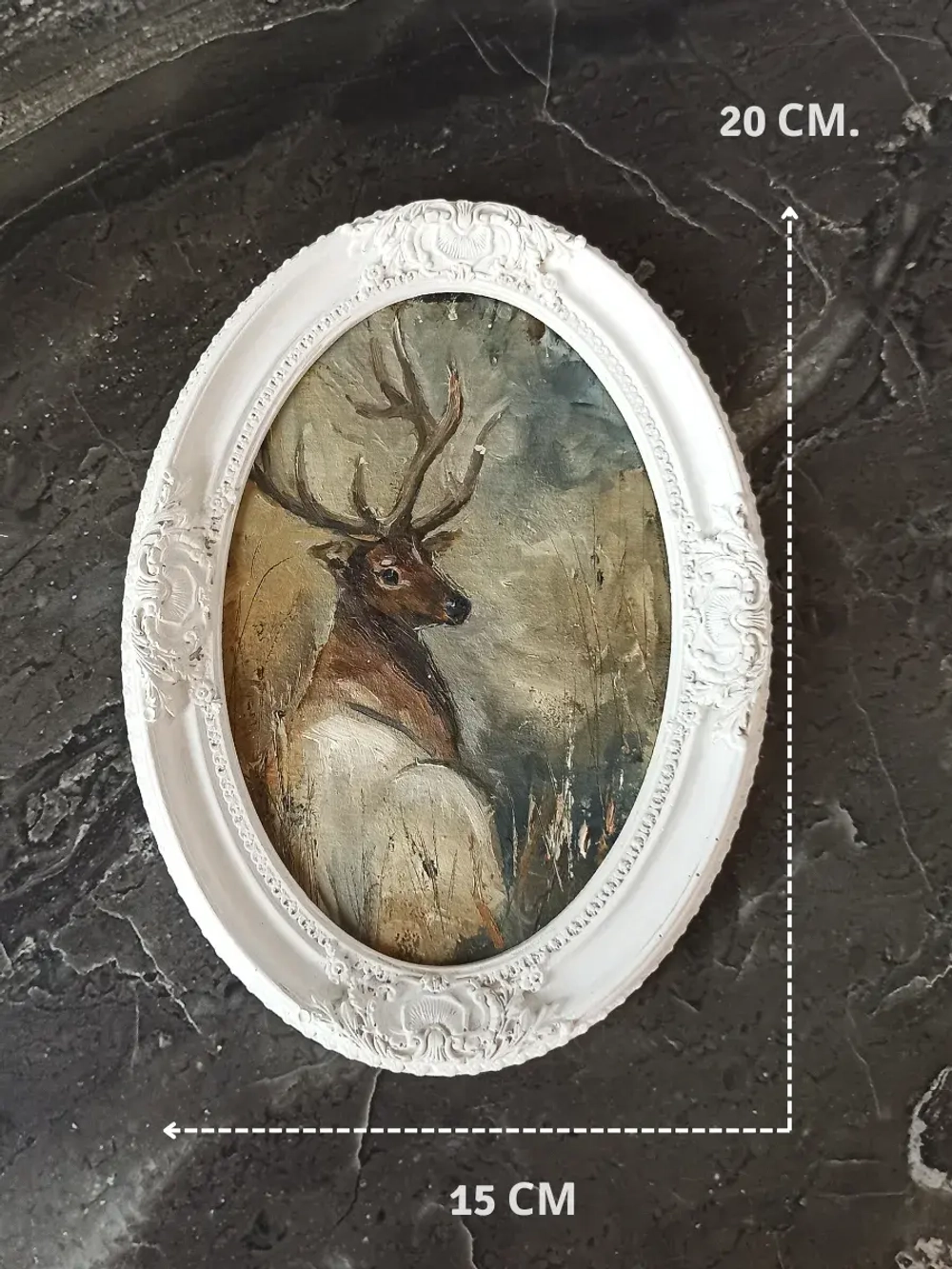 Картина в овальной рамке