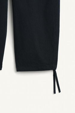 ZARA БРЮКИ СВОБОДНОГО КРОЯ ИЗ ХЛОПЧАТОБУМАЖНОЙ ТКАНИ, ТЕМНО-СИНИЙ