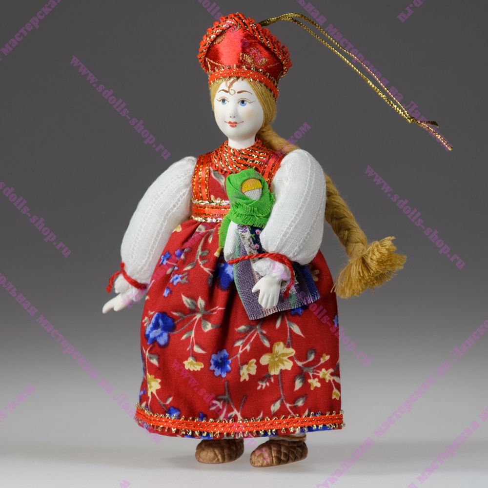 Ёлочная игрушка Крестьянская девочка с куклой