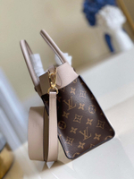 Louis Vuitton On My Side PM