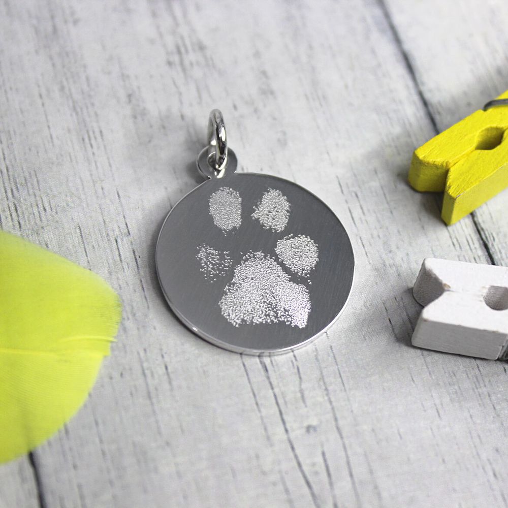 Серебряный кулон подвеска с гравировкой отпечатка лапки на заказ