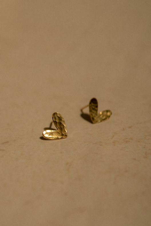 Серьги-сердечки с чеканкой / Audeo