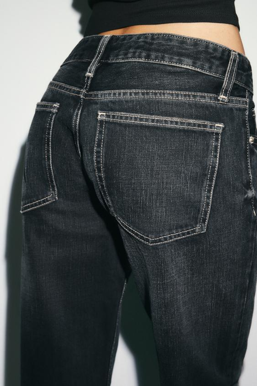 Джинсы TRF с низкой талией и широкими брючинами - ZARA