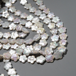 Жемчуг культивированный цветок, белый, с яркими переливами, 12мм