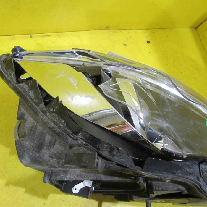 Битая Фара правая Mercedes CLA C117 (2016-2019) LED