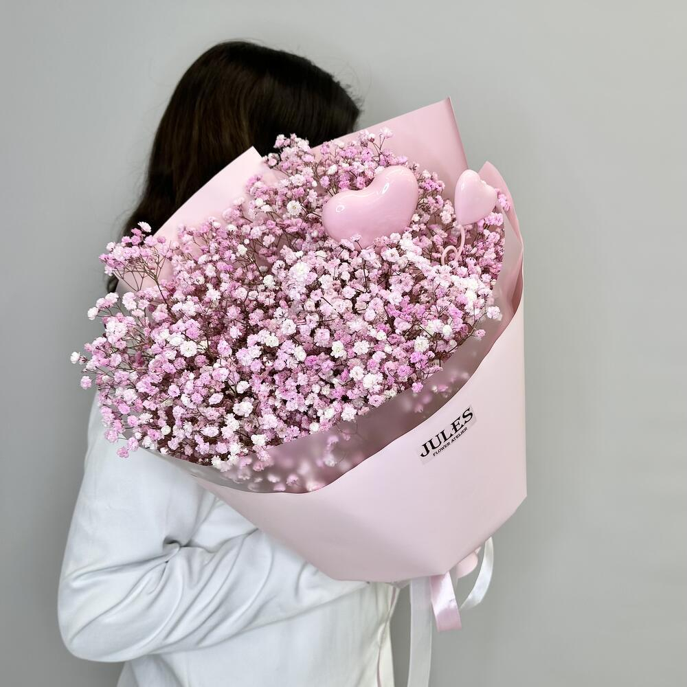 «Soft kiss» букет из розовой гипсофилы с сердечками