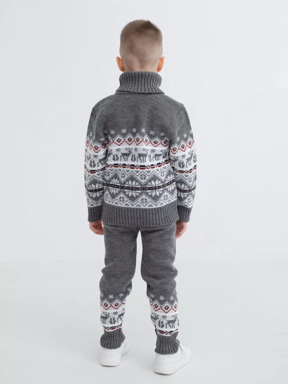 Свитер вязаный с горлом