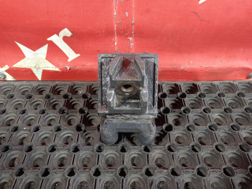 Подушка двигателя передняя