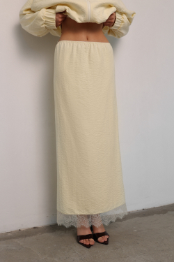 Юбка - макси с кружевом лимонная