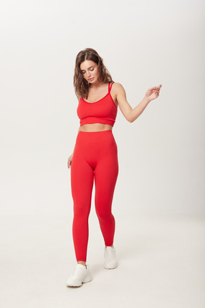 Топ бесшовный на бретелях в рубчик