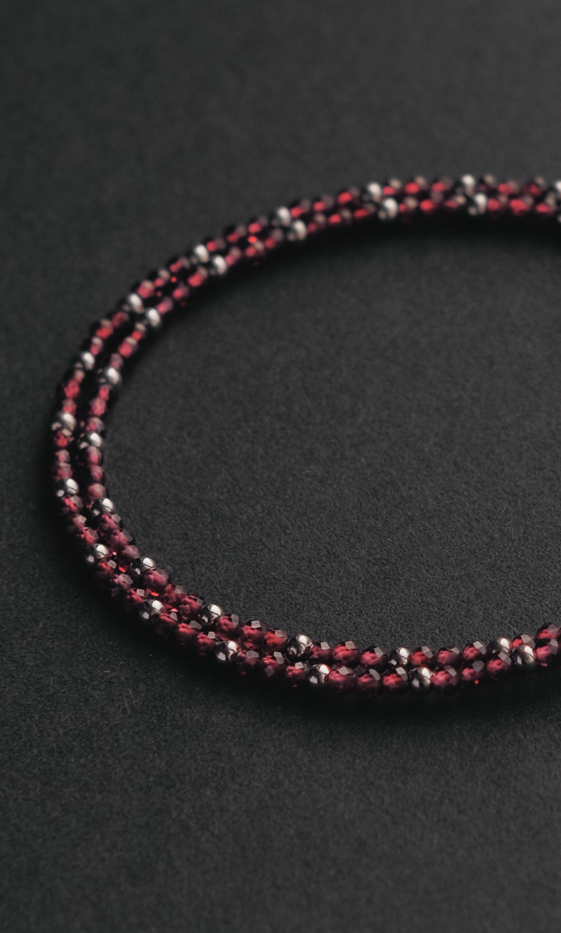 Чокер "Memo about Love" из граната с серебряными бусинами с удлинителем 33-38 см