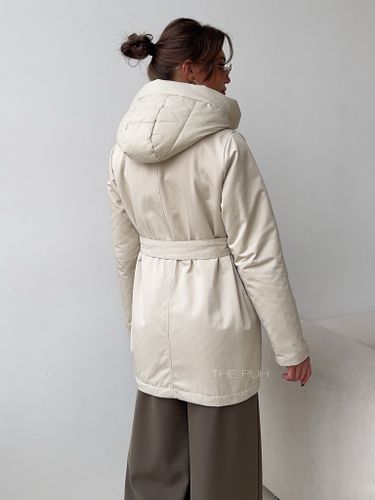 Женская бежевая куртка с капюшоном