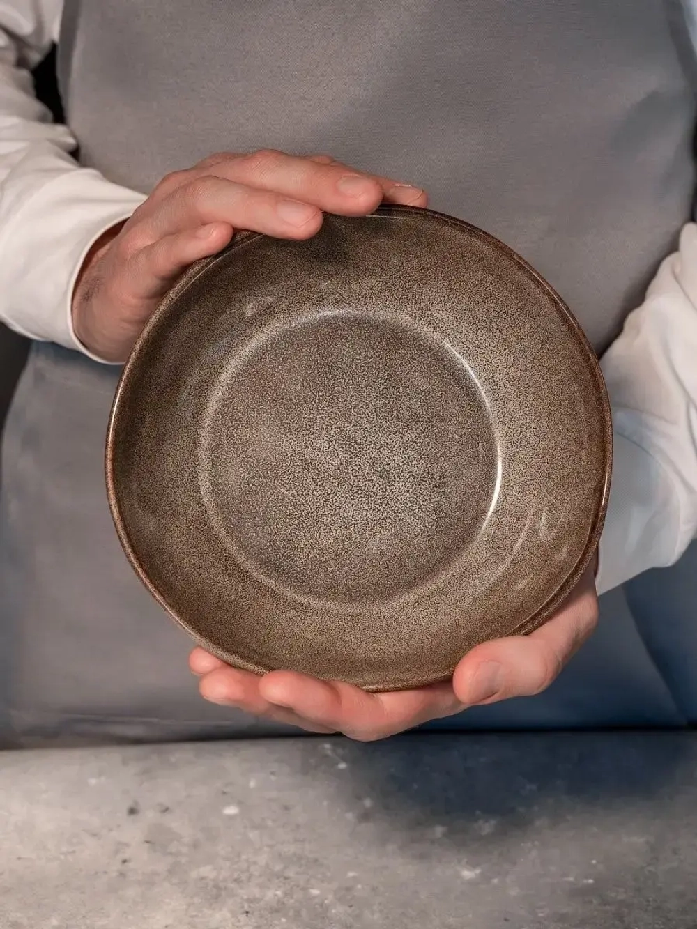 Набор из 2 тарелок мятый фарфор серая глубокая