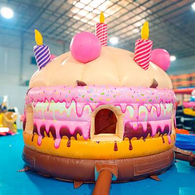 Надувной коммерческий батут "Торт" с окошками, 4x4x3,5 м