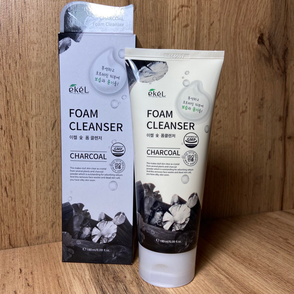 Пенка для умывания Ekel Foam Cleanser Charcoal с экстрактом угля 180 мл