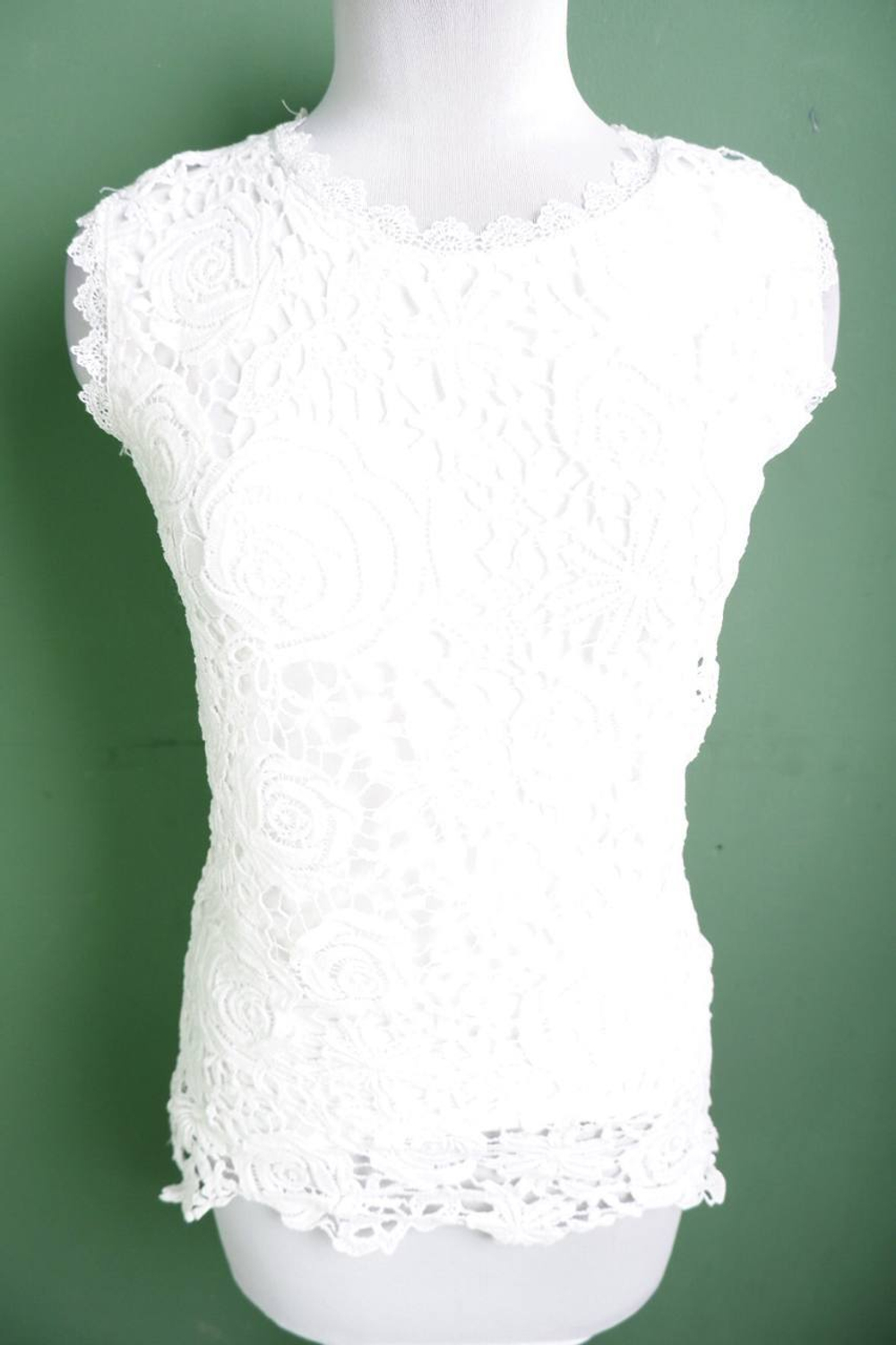 Топ кружевной, визуально на 44 размер