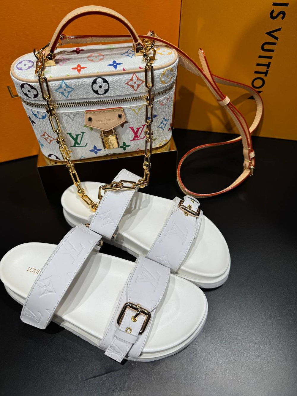 Шлепанцы Louis Vuitton
