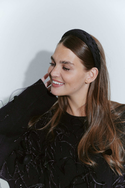 Ободок с фактурным рисунком и декором