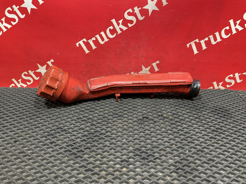 Горловина маслозаливная