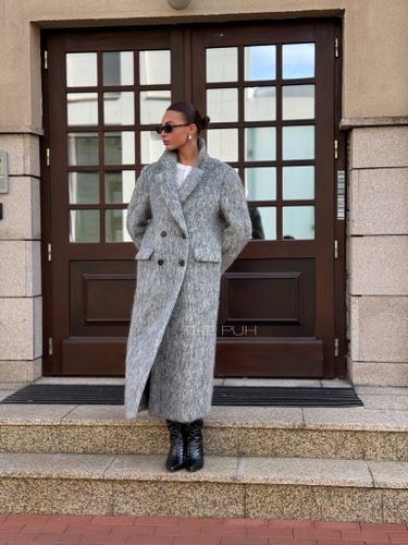 Серое двубортное пальто из шерсти с поясом