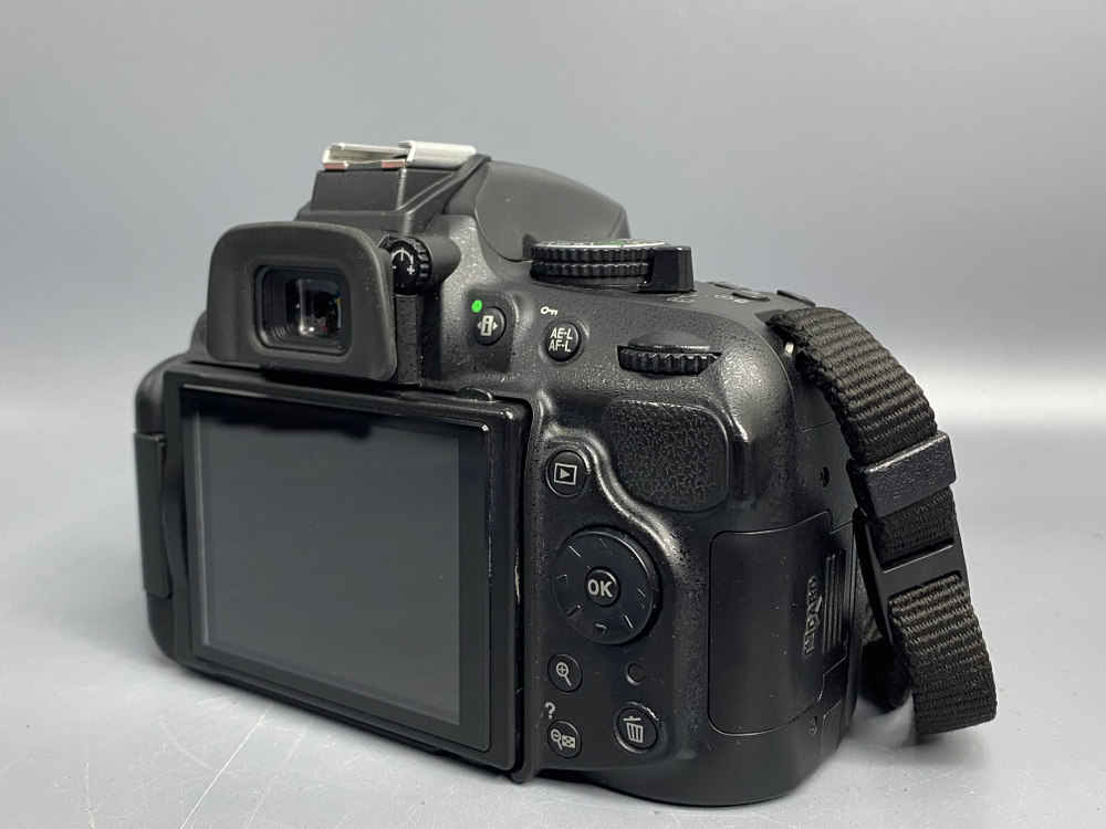 Nikon D5200 kit 18-55mm 48.367 кадров
