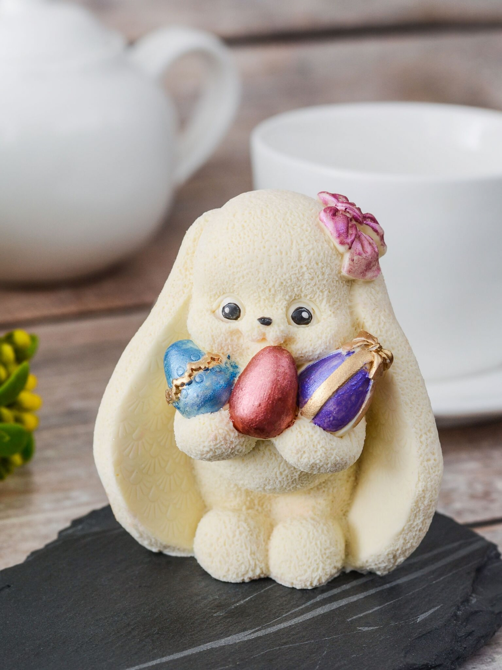 Фигурка на торт "Пасхальный зайка"