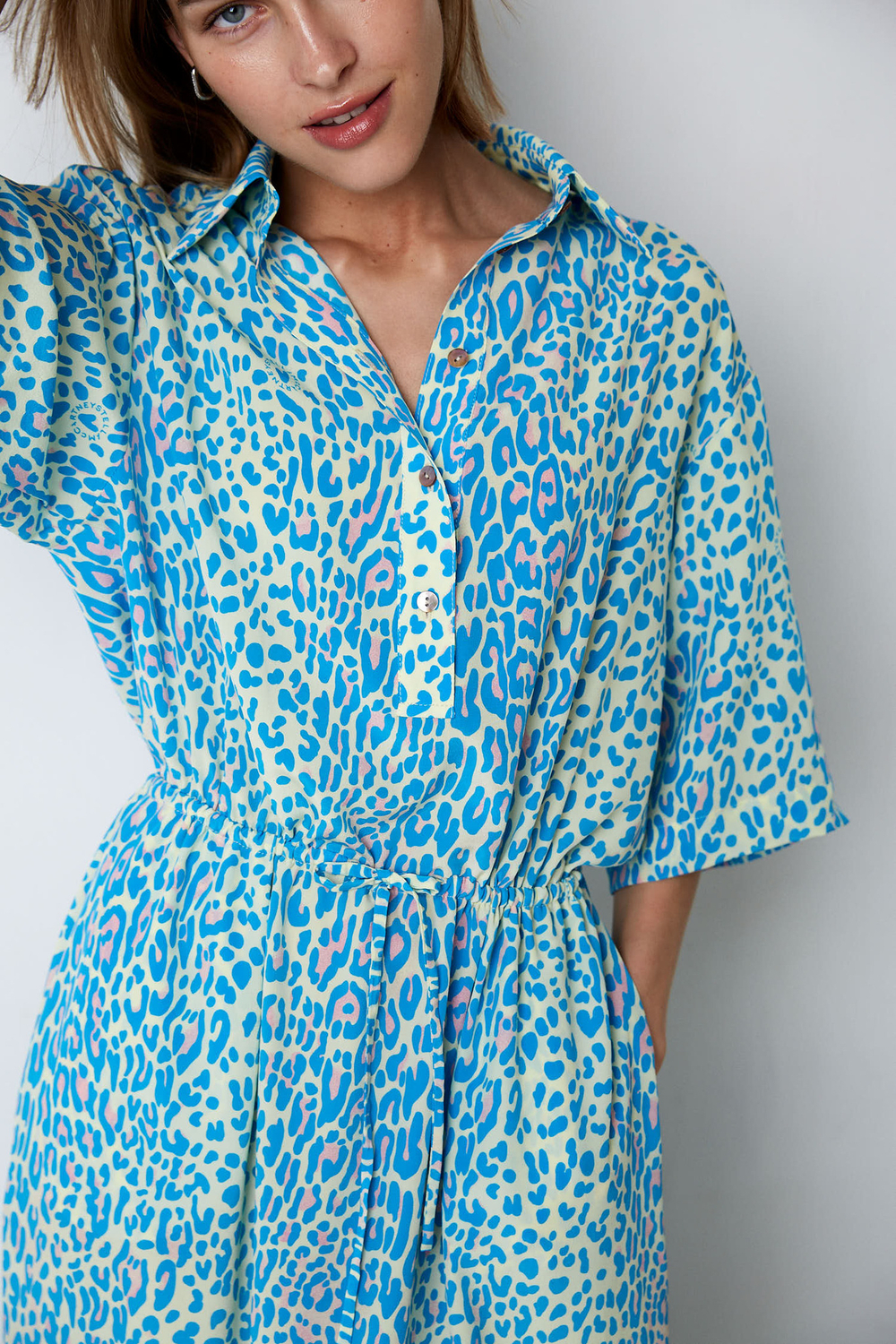 Платье из шелка Стелла Маккартни на кулисе леопард