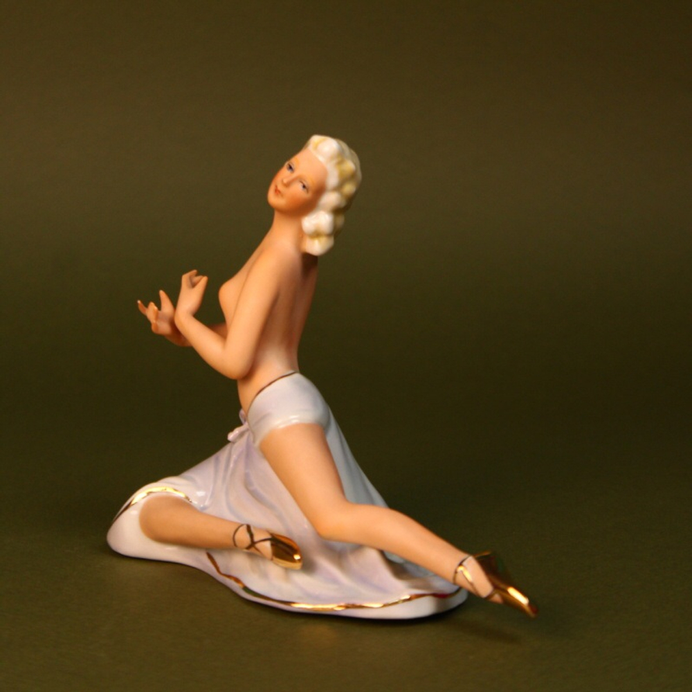 «Юная красавица в танце»