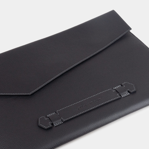 Чехол для докуметов и техники Maccase 17' из кожи теленка, черного цвета
