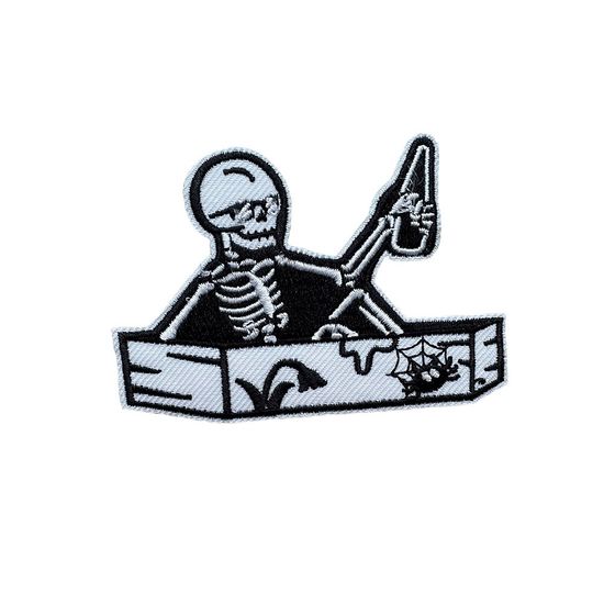 Нашивка термоаппликация на одежду и  на рюкзак. Скелет с бутылкой