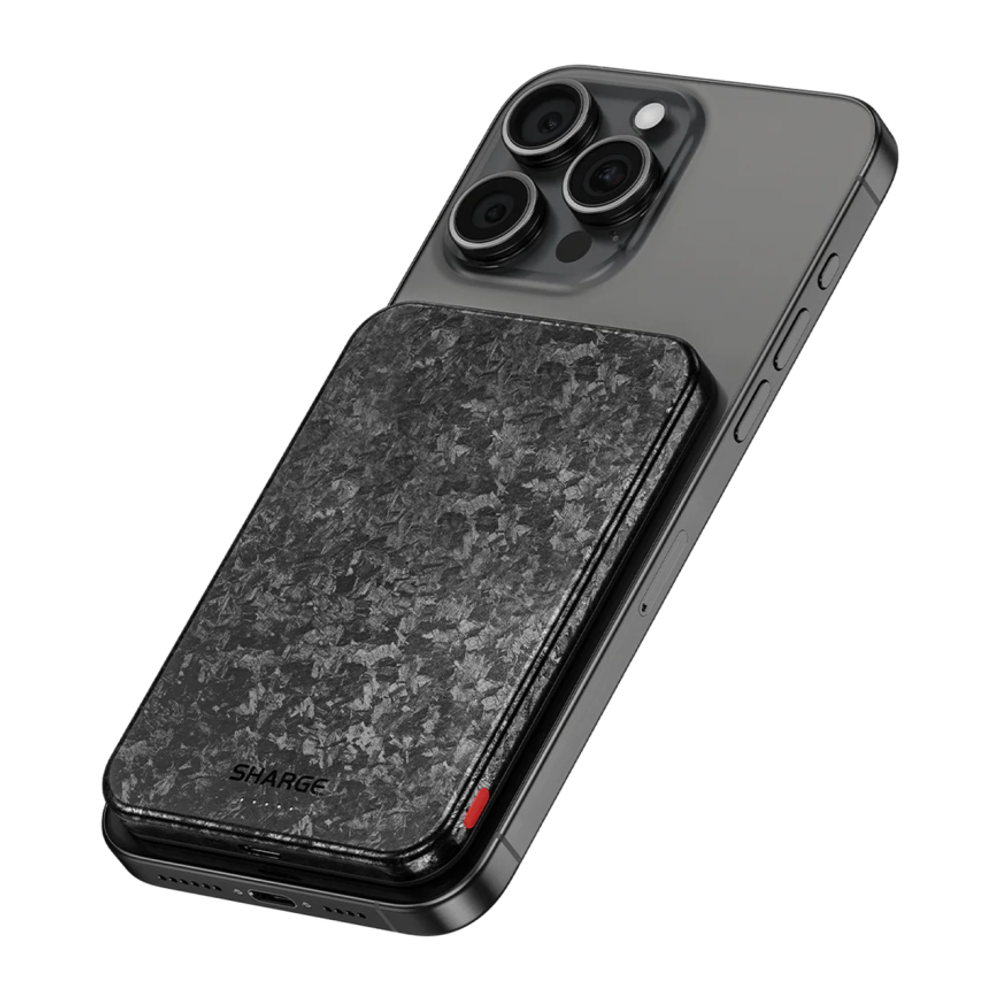 Внешний аккумулятор MagSafe SHARGE CarbonMag (5000 мА·ч) Беспроводная зарядка: Qi 15 Вт. Проводная зарядка: USB-C. Есть LED-индикация, поддержка PD 3.0, QC 3.0, PPS, AFC и FCP. Энергоёмкость — 19,25 Вт·ч. Максимальная выходная мощность — 20 Вт